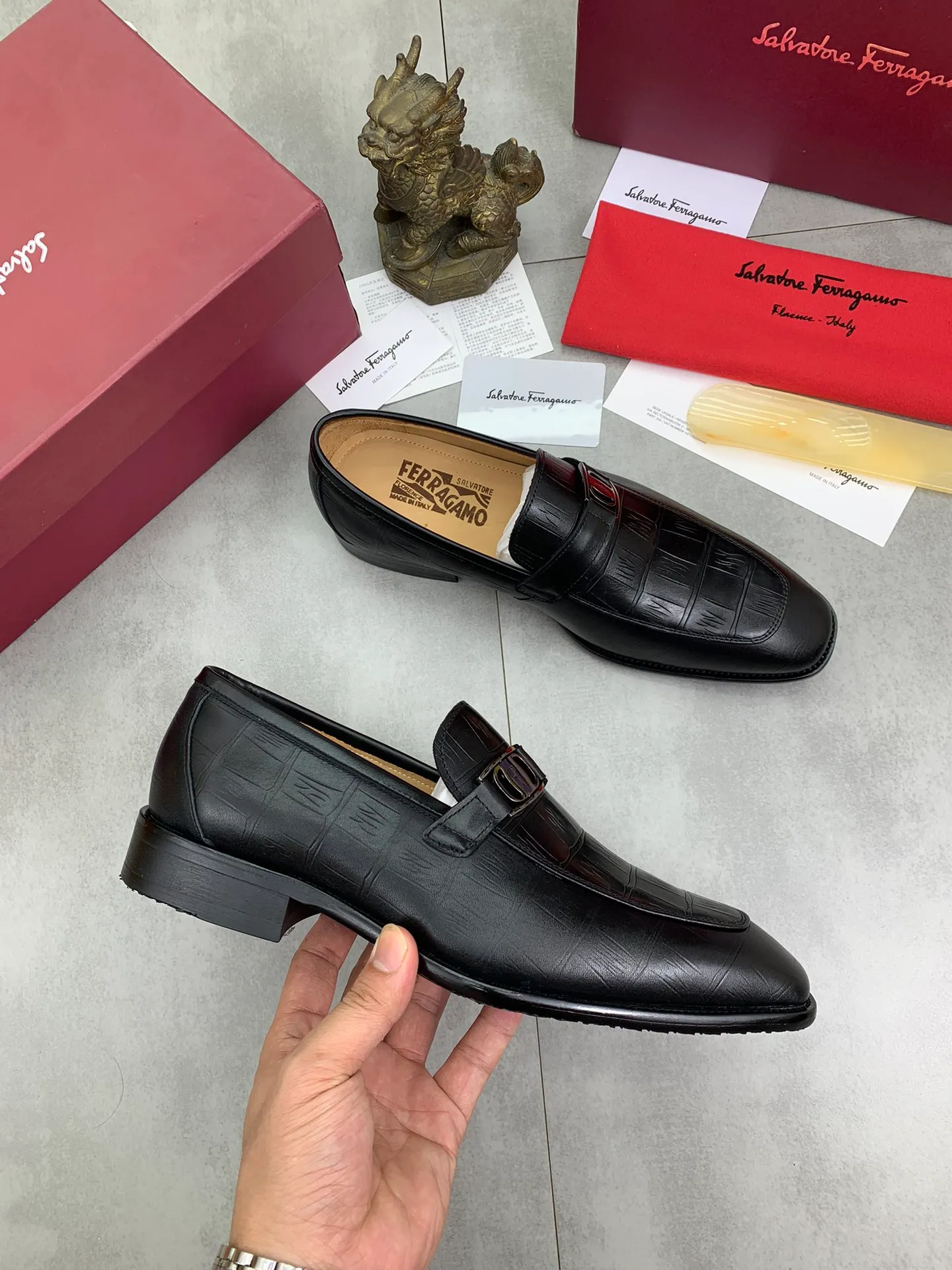 Men's Men's Shoes 💰P460💰[New Style] Water-dyed Niuli 🆘[Salvatore Ferragamo] Ferragamo's latest casual business leather shoes for men! Available at counters simultaneously! The fabric is made of specially imported original open-edge beaded calfskin, and the interior is made of imported water-dyed cowhide. It is absolutely luxurious and leads the fashion trend. Matching code: 38-45 (46 and 47 can be customized); black color optional
